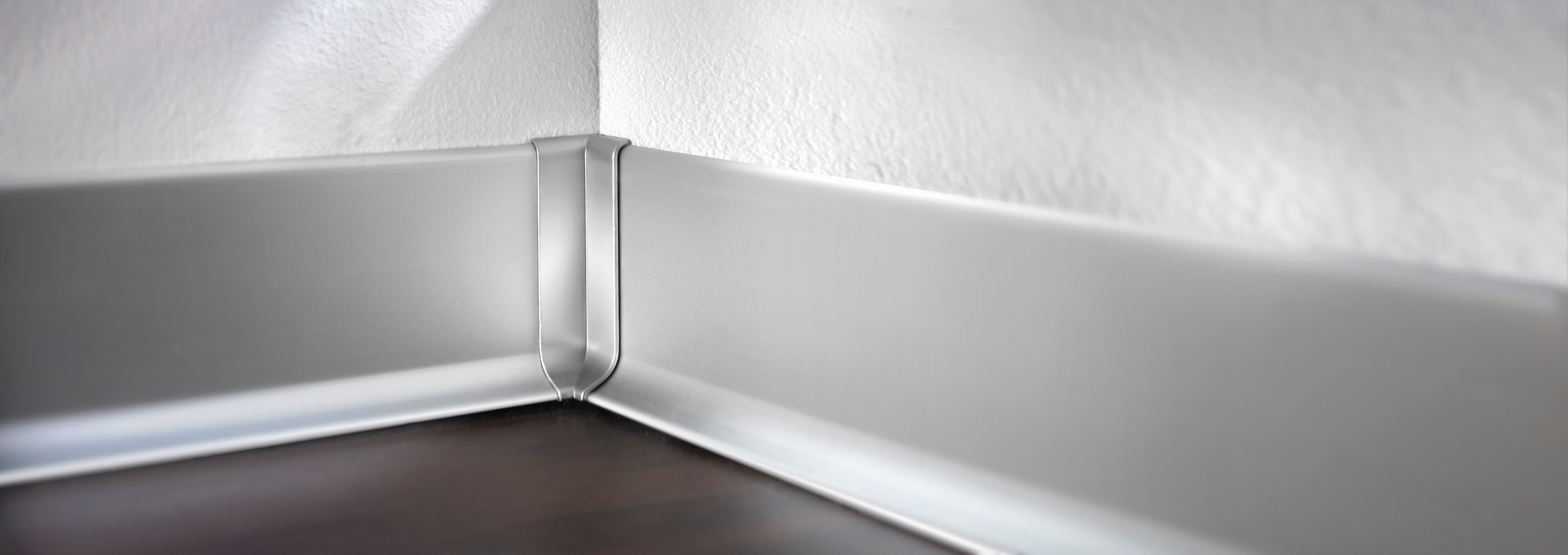 Sockelleisten: saubere Übergänge an Wand und Boden!